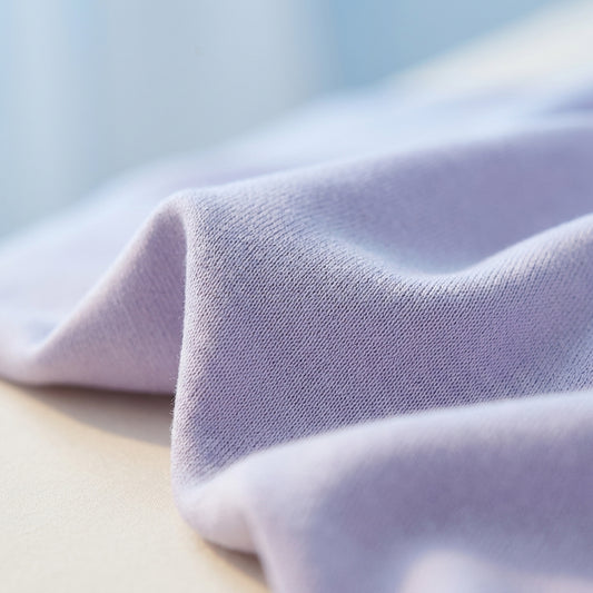 Thin cool-touch bed blanket Ember – detail