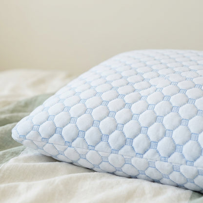 Aircourse ventilated cooling pillow – detail