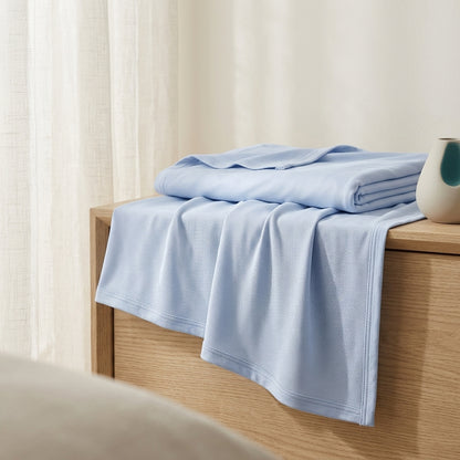 Lightweight cool-touch blanket Halo – detail
