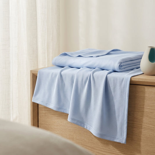 Lightweight cool-touch blanket Halo – detail