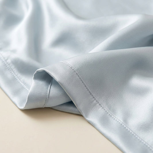 Cool-touch blanket Veil, US bed sizes – detail