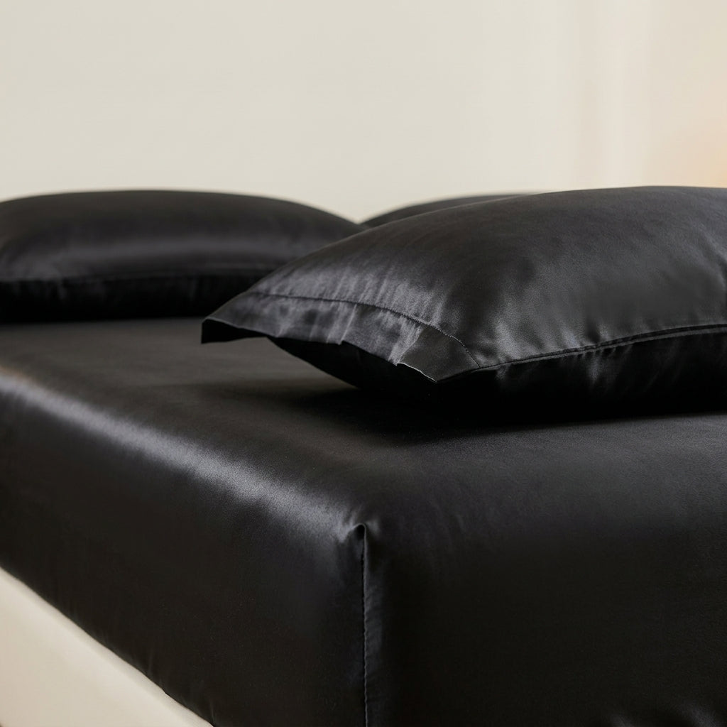 Satin-finish cooling fitted sheet Still – detail