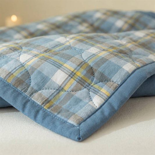 Patchwork plaid summer quilt Fold – detail