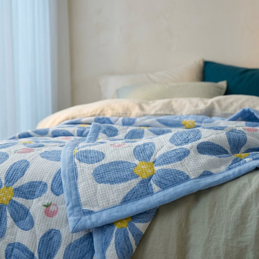 Flower-print summer quilt Bloom – detail