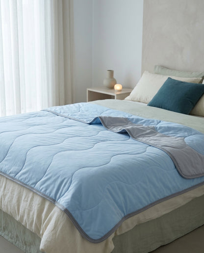 Wave-grid cool-touch summer quilt Still – bed