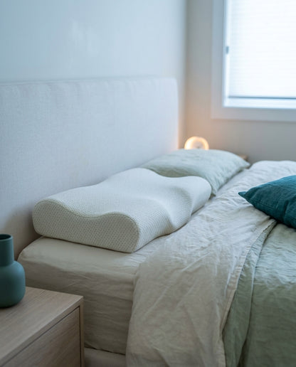 Saltmarsh contour pillow, rayon from bamboo cover – bed