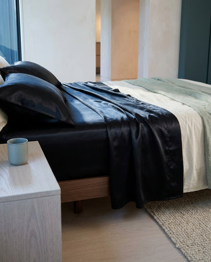 Satin-finish cooling fitted sheet Still – bed