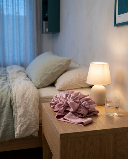 Mulberry silk sleep bonnet Halo – nightstand