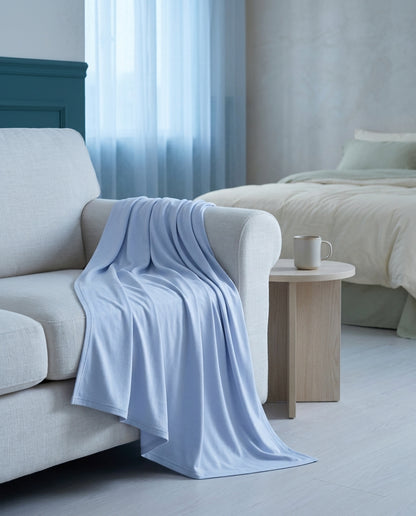 Lightweight cool-touch blanket Halo – sofa