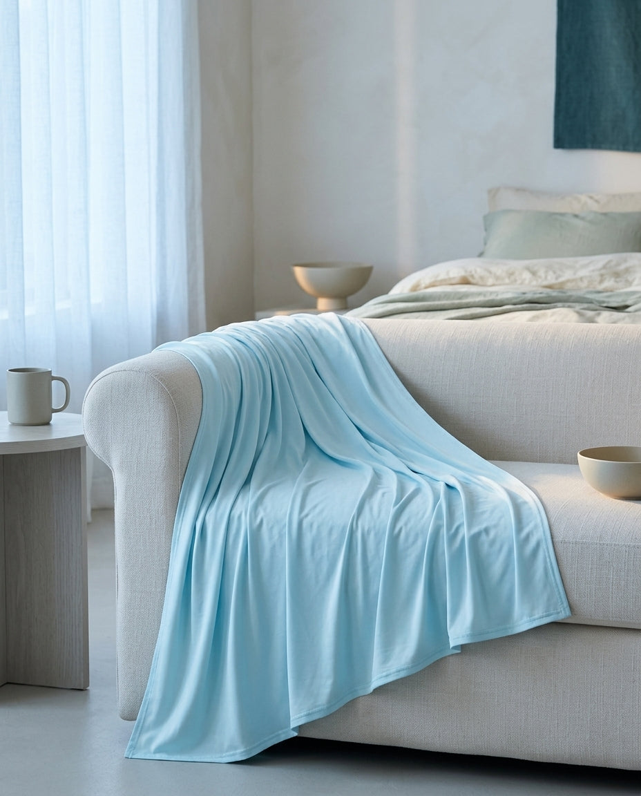 Cool-touch bed blanket Wisp – sofa