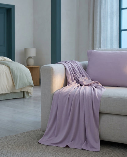 Thin cool-touch bed blanket Ember – sofa