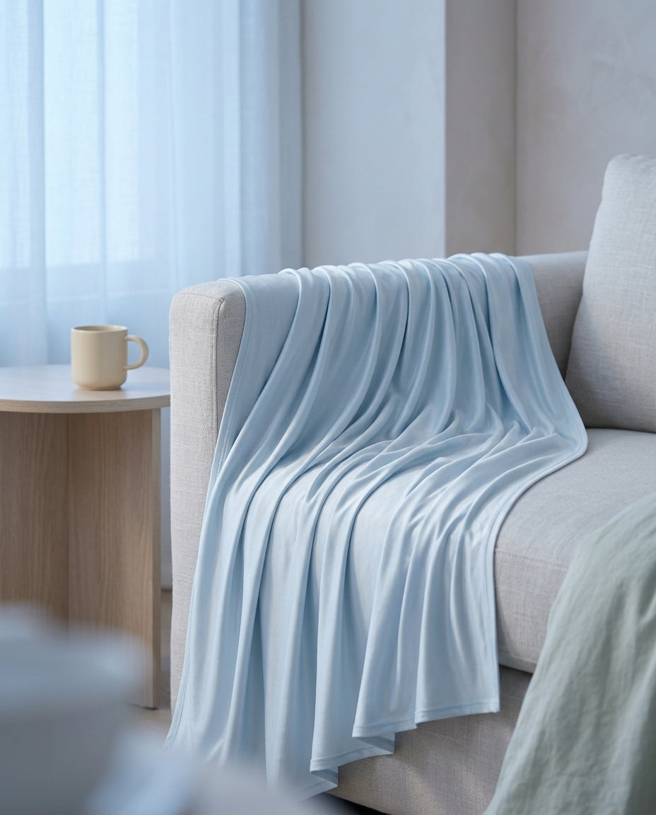 Cool-touch bed blanket Hush – sofa