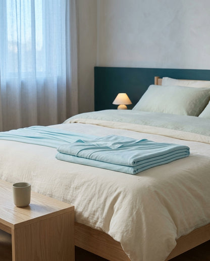 Cool-touch bed blanket Wisp – bed