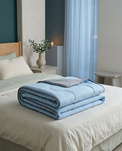 Wave-grid cool-touch blanket Still – bed