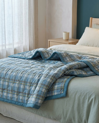 Patchwork plaid summer quilt Fold – drape