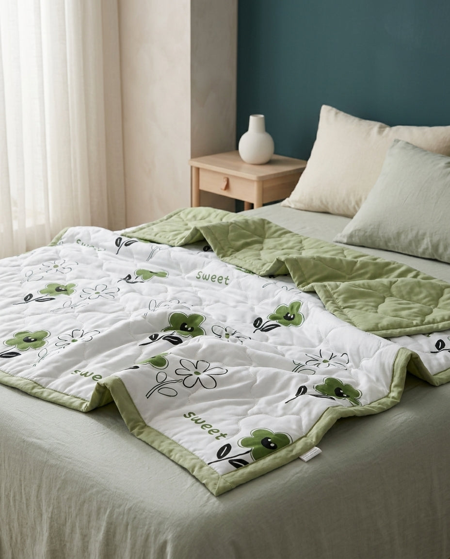Washed-finish printed summer quilt Ember – drape