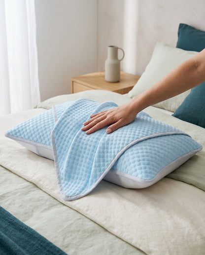 Viscose cool-touch pillowcases Drift, pair – hands