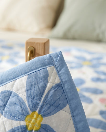 Flower-print summer quilt Bloom – detail