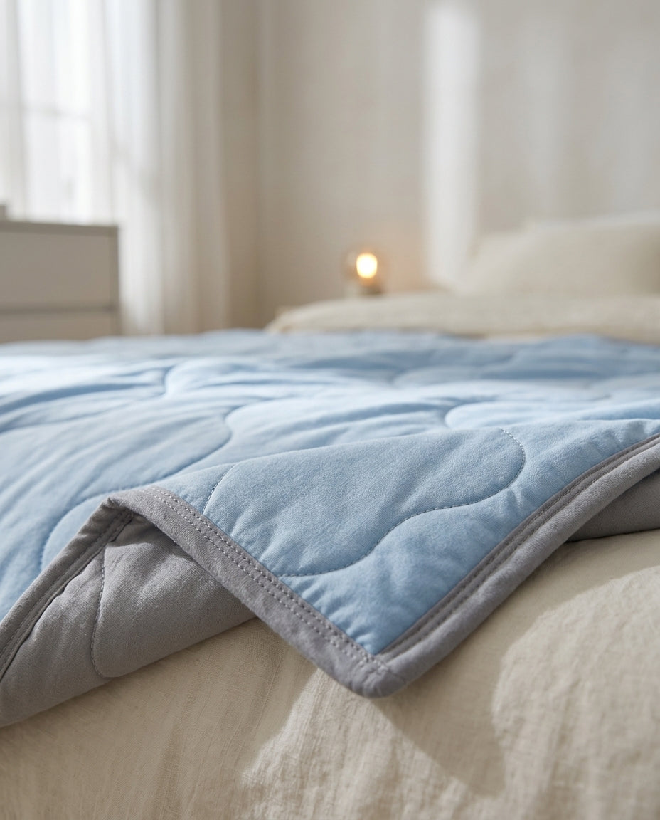 Wave-grid cool-touch summer quilt Still – detail